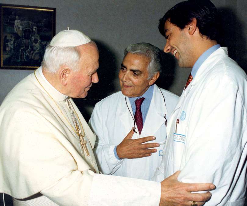 Giovanni Paolo II e il professor Crucitti Giovanni Paolo II e il professor Crucitti
